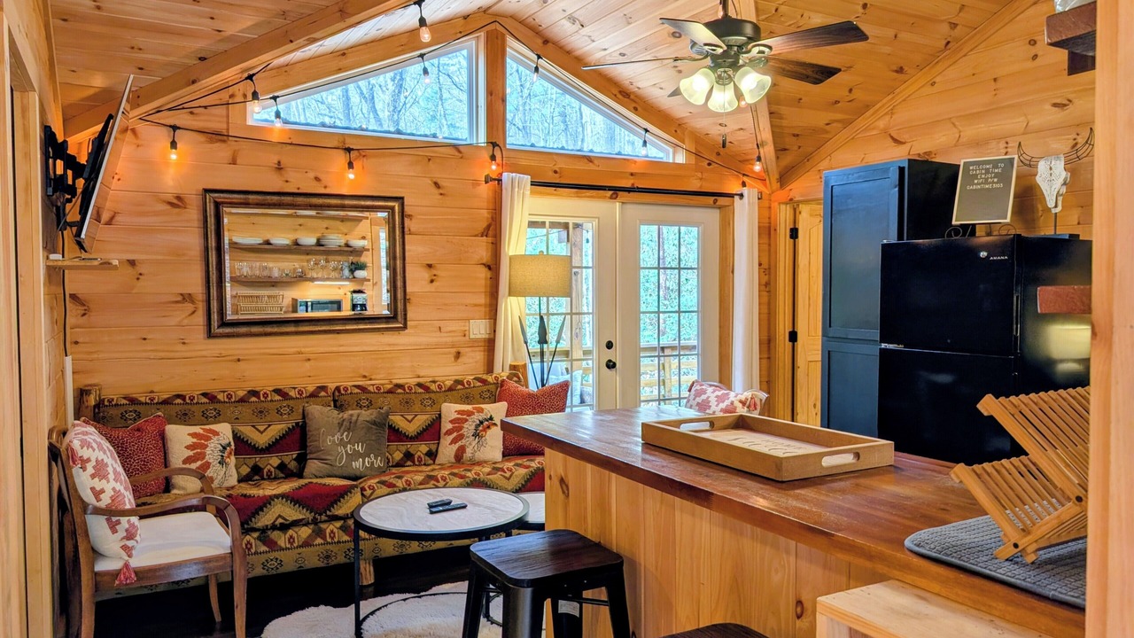 Photo of Livingroom in Clarkesville