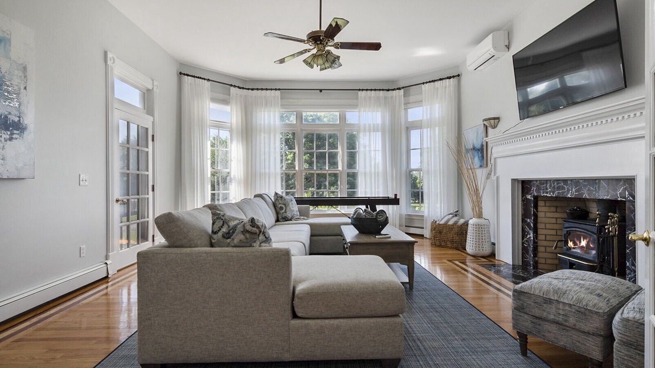 Photo of Livingroom in Narragansett