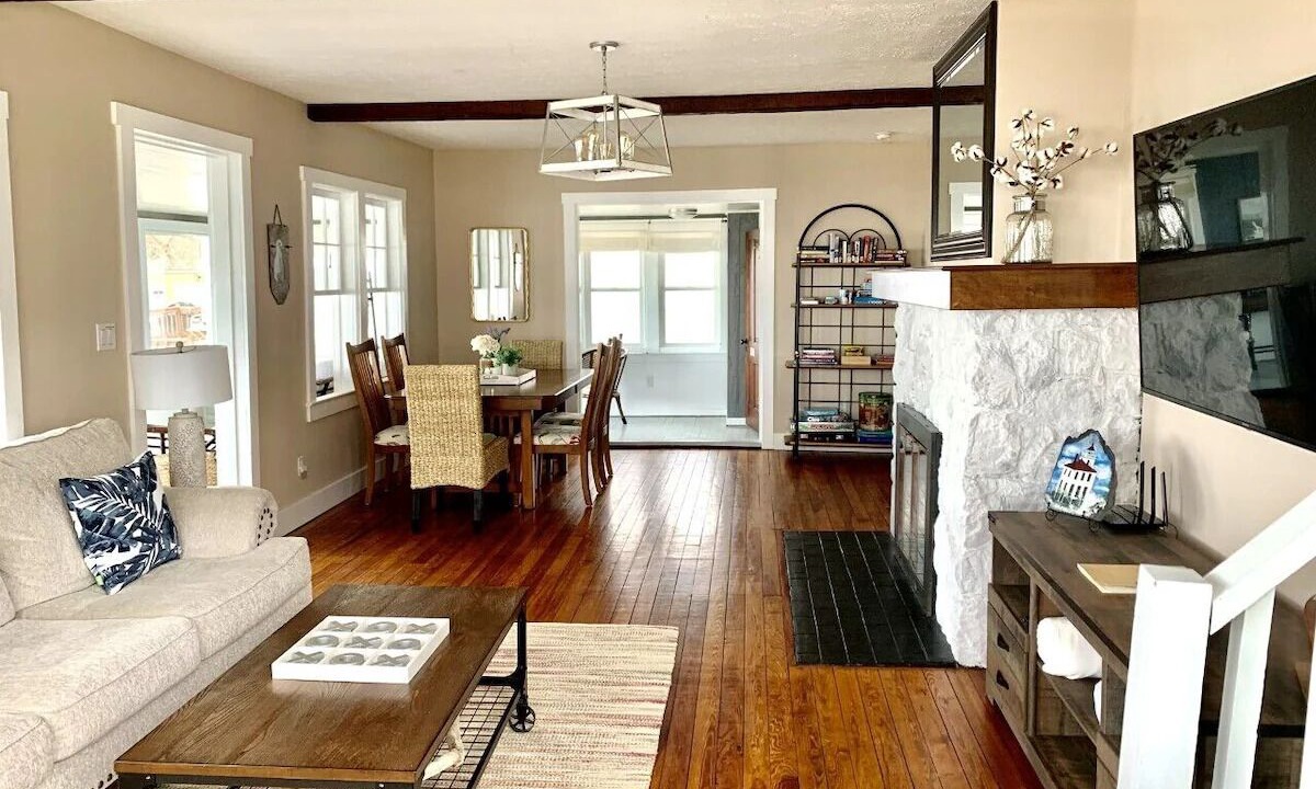 Photo of Livingroom in Mentor-on-the-Lake