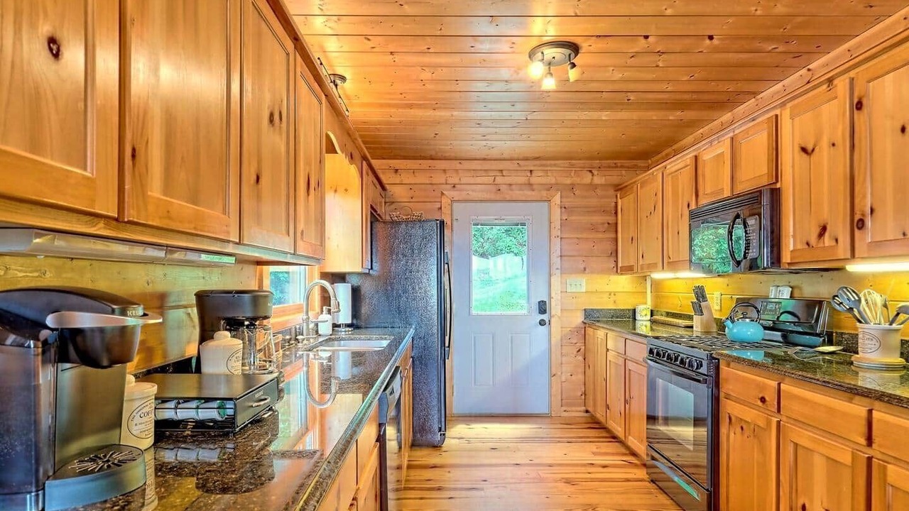 Photo of Kitchen in Screamer Mountain
