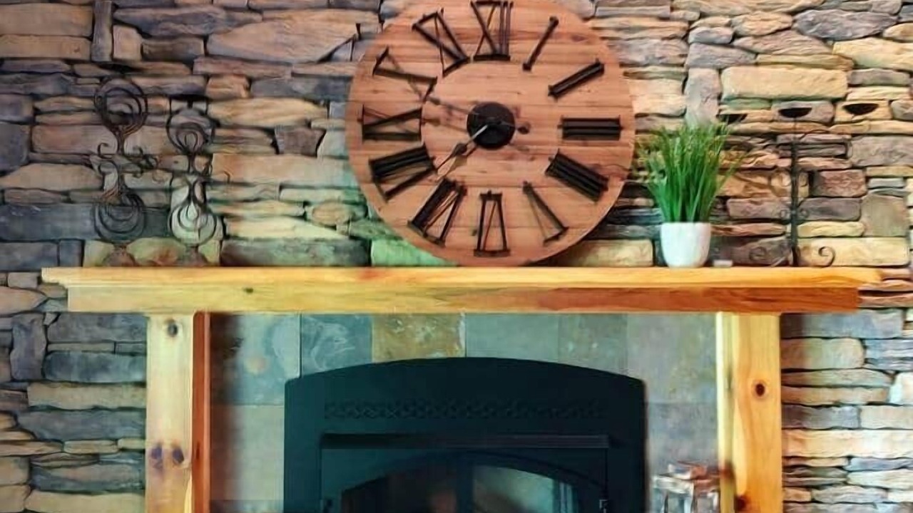 Photo of Livingroom in Screamer Mountain