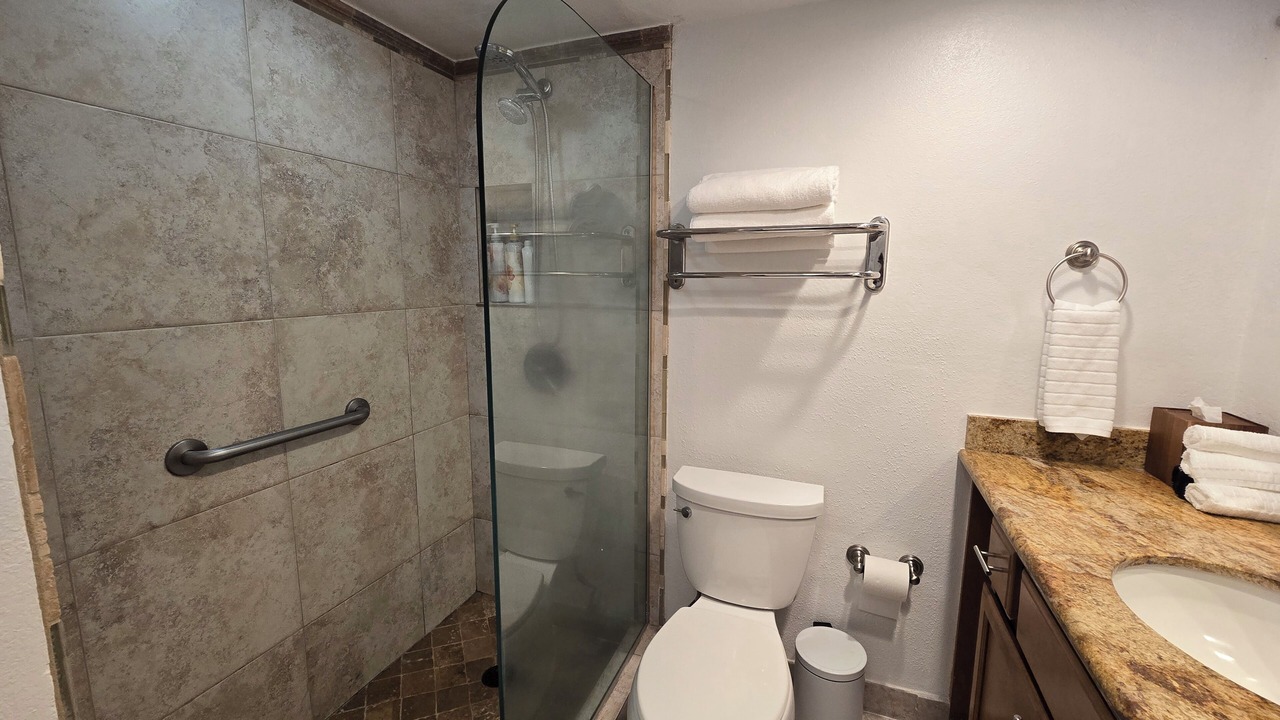Photo of Bathroom in Kahana