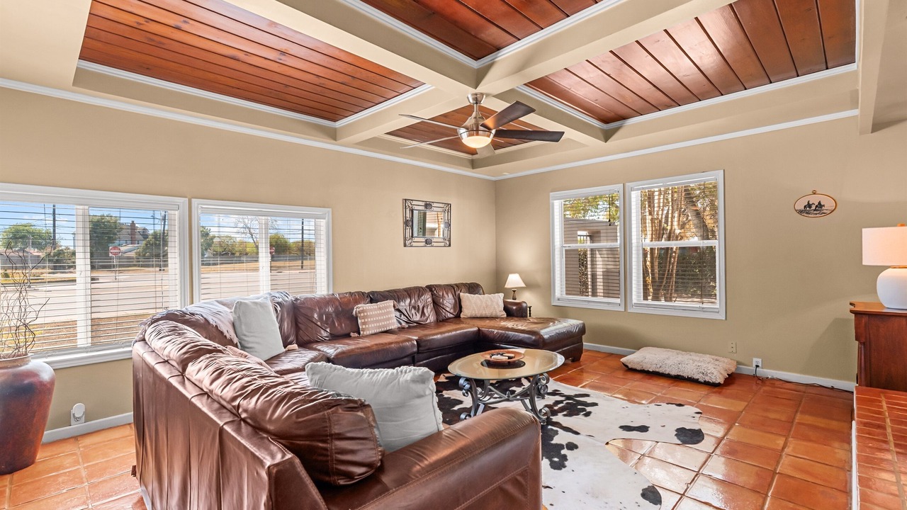 Photo of Livingroom in Bay Area