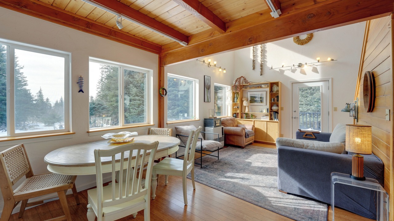 Photo of Livingroom in Diamond Ridge