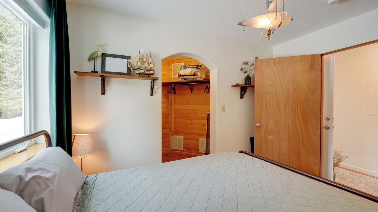 Photo of Bedroom in Diamond Ridge