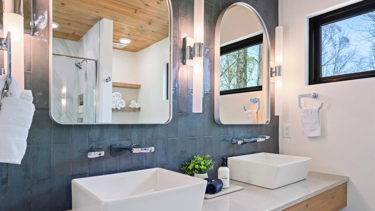 Photo of Bathroom in Broken Bow