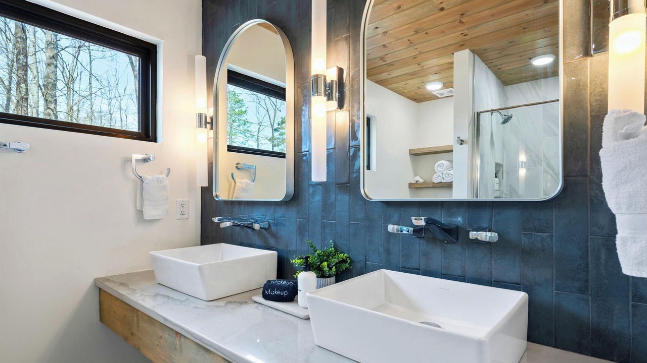 Photo of Bathroom in Broken Bow