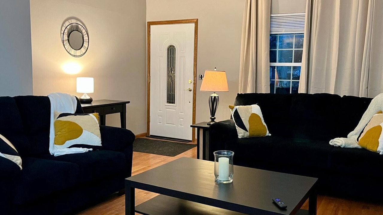 Photo of Livingroom in Grove City
