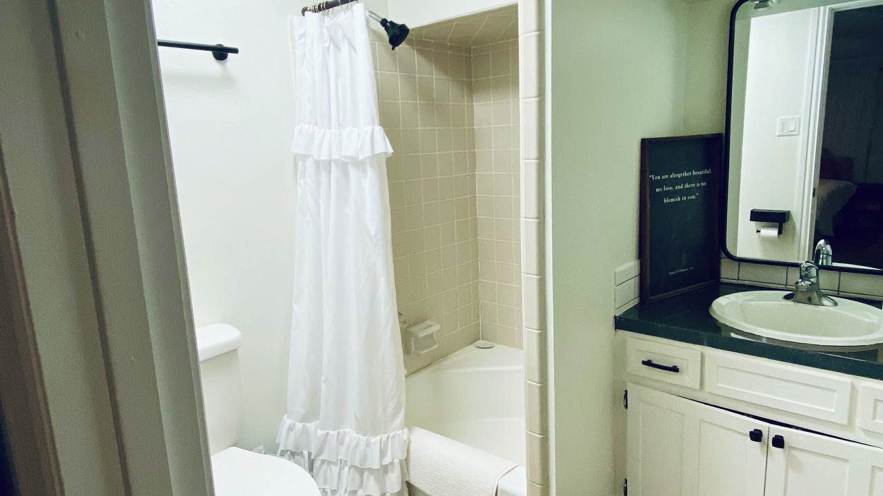 Photo of Bathroom in Alice