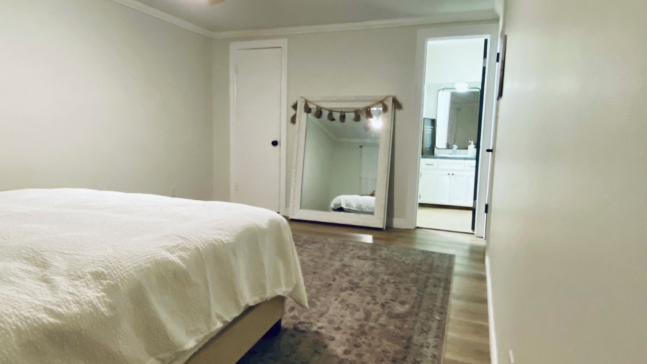 Photo of Bedroom in Alice