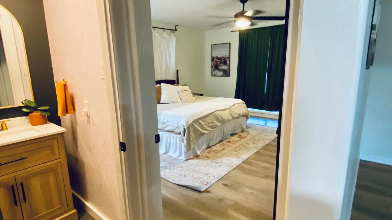 Photo of Bedroom in Alice