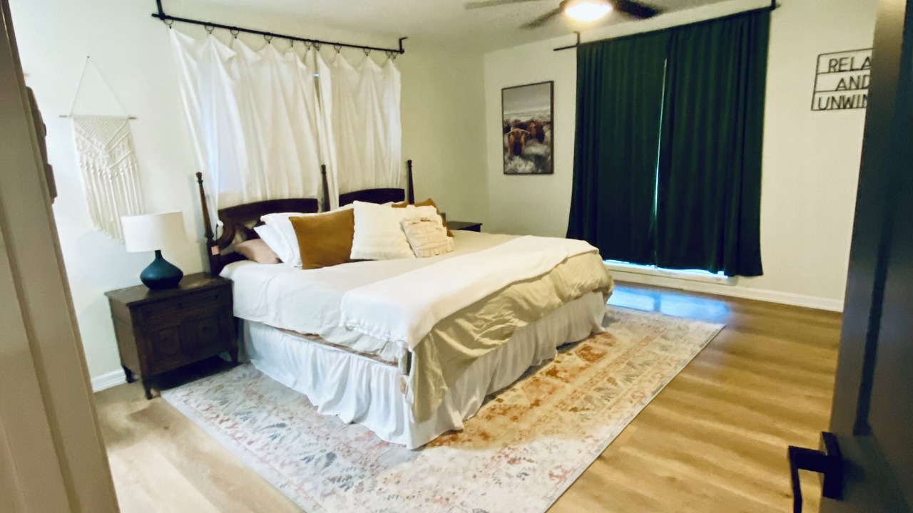 Photo of Bedroom in Alice