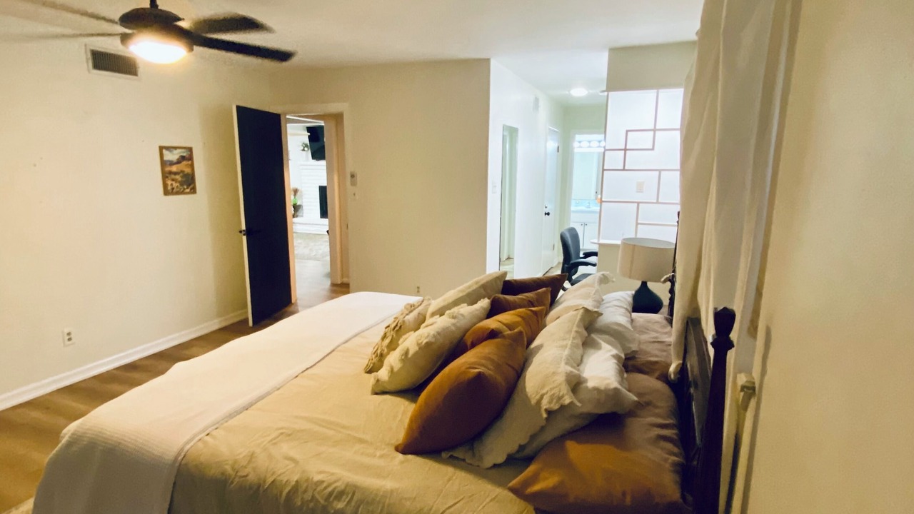 Photo of Bedroom in Alice