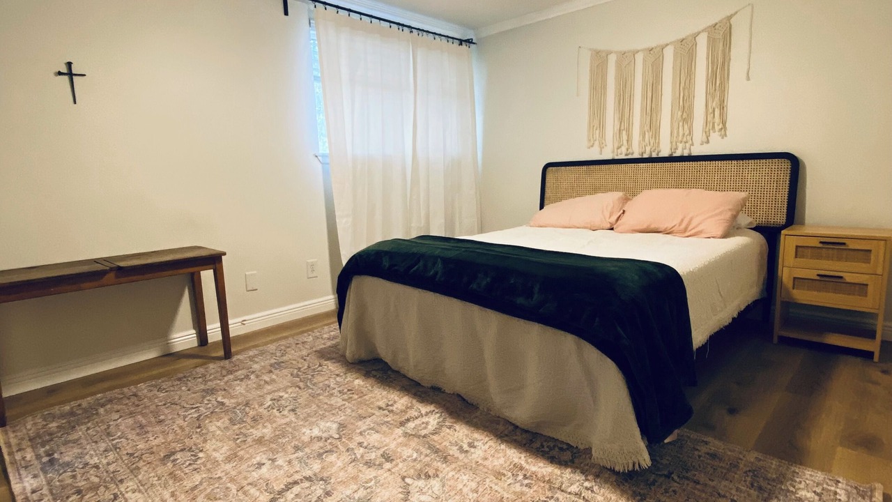 Photo of Bedroom in Alice