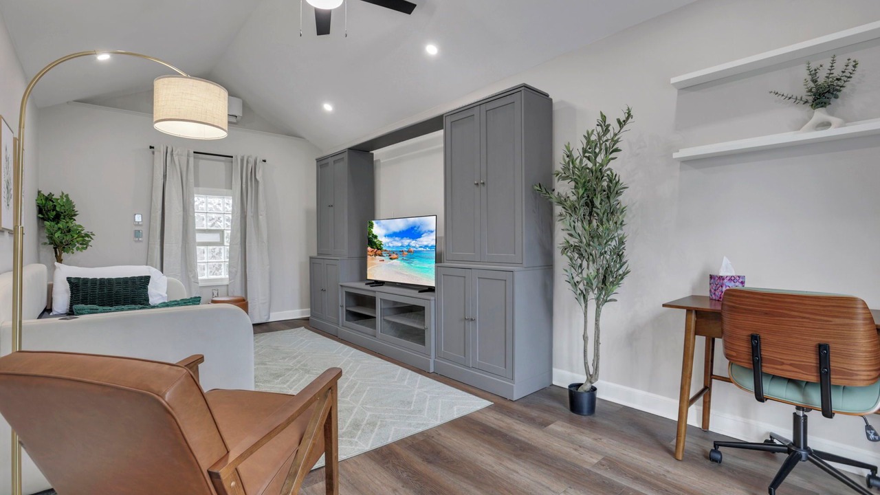 Photo of Livingroom in Clintonville