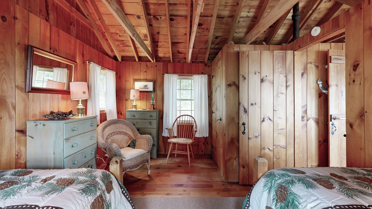 Photo of Bedroom in Northport