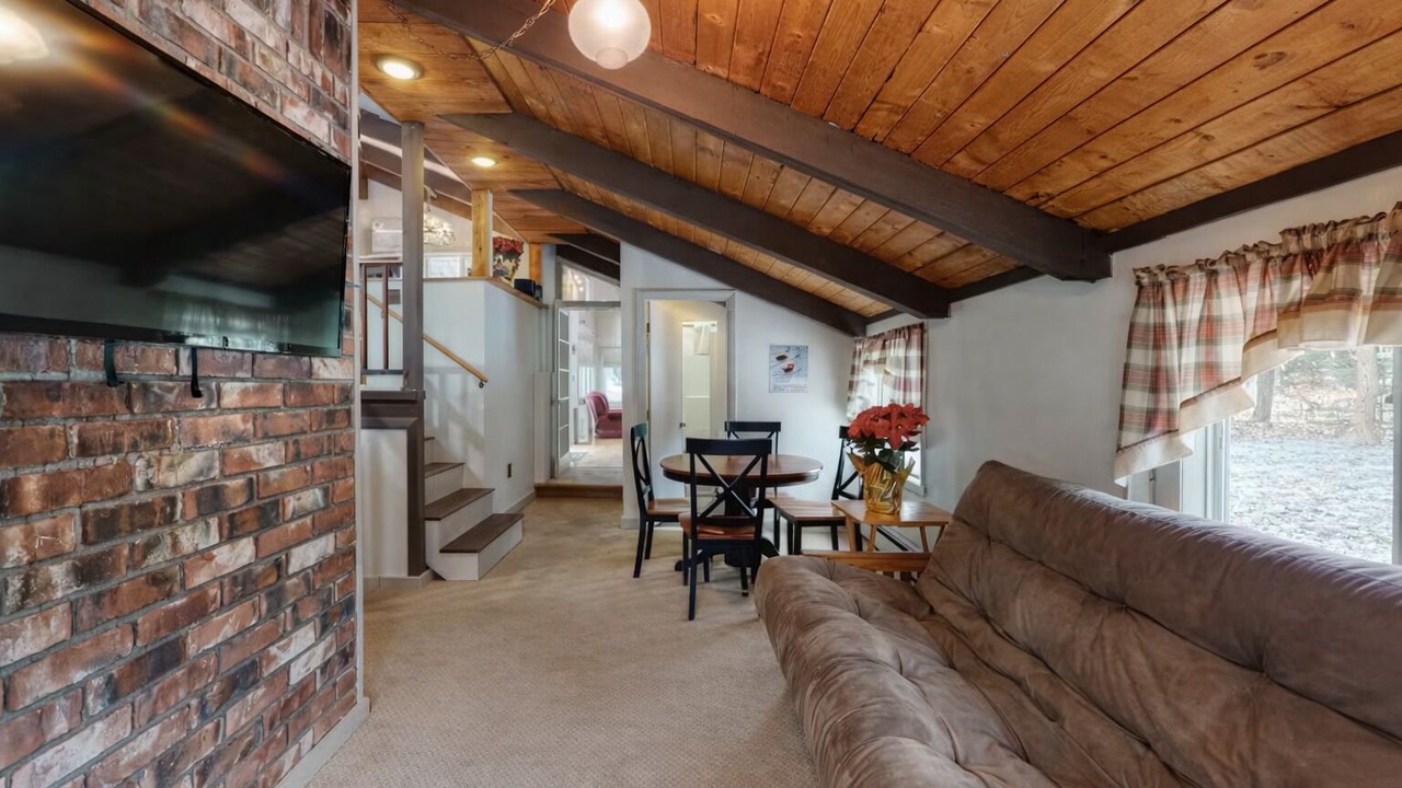 Photo of Livingroom in Birchview by the Saco