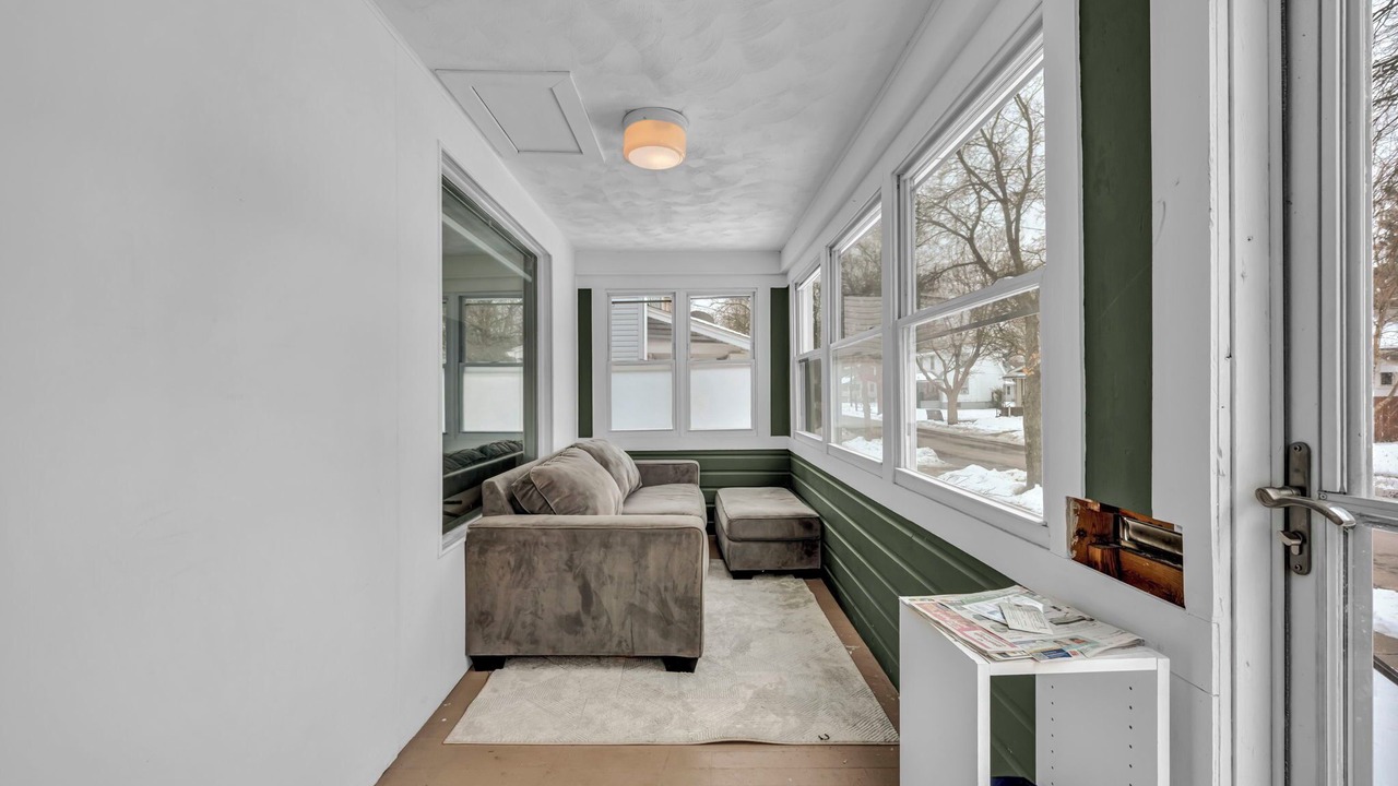 Photo of Livingroom in Akron