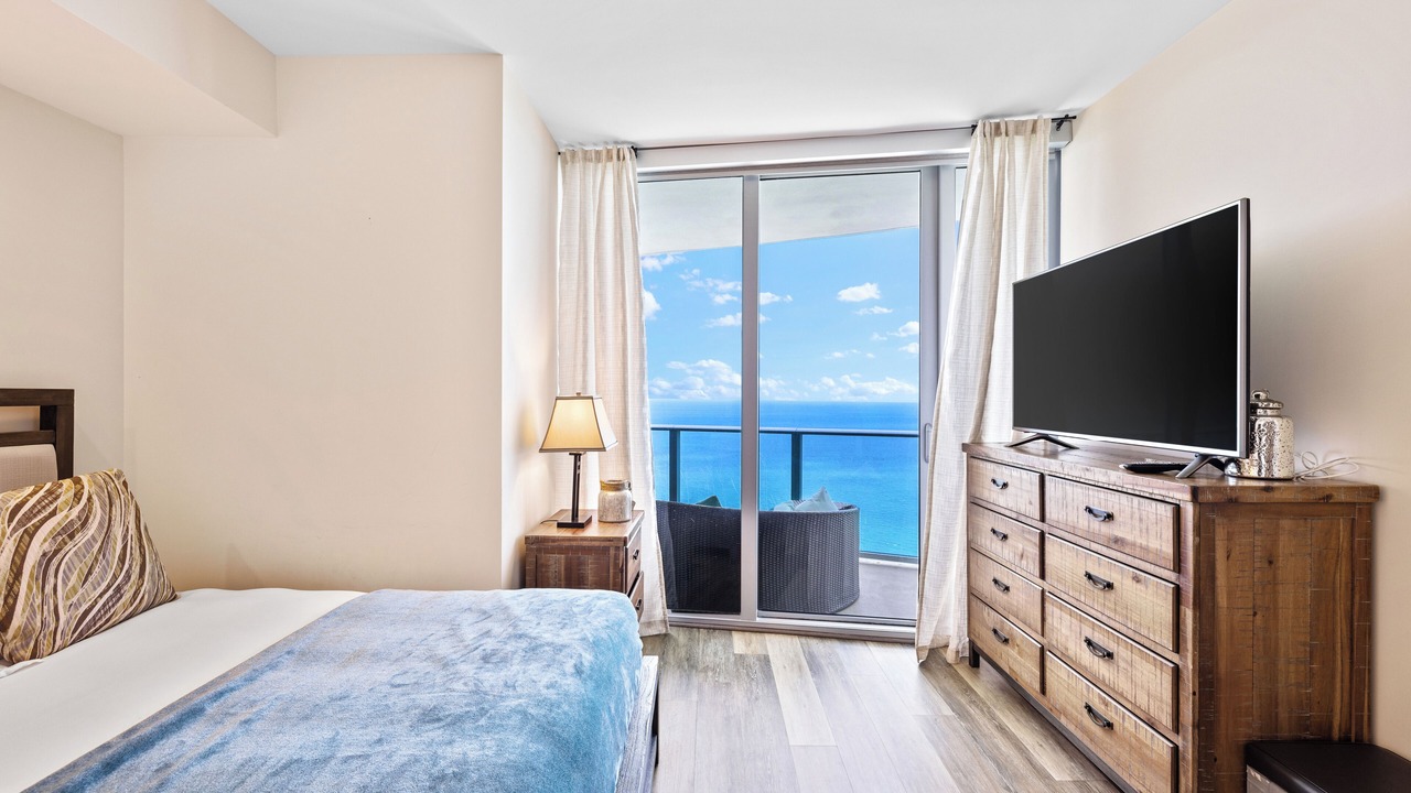 Photo of Bedroom in Hollywood South Central Beach