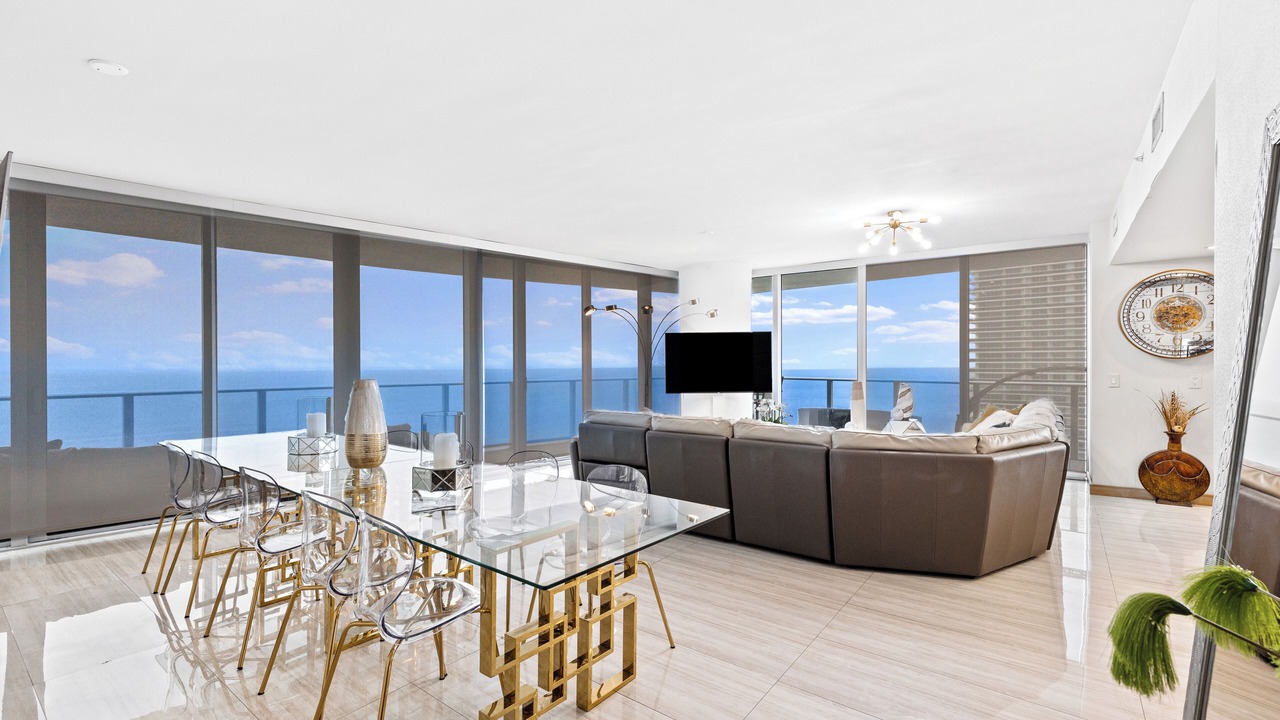 Photo of Livingroom in Hollywood South Central Beach