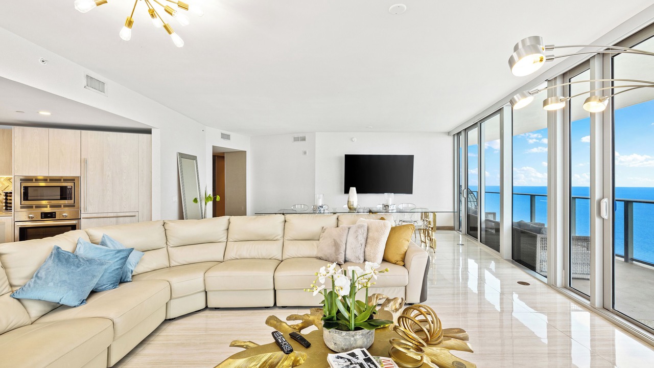 Photo of Livingroom in Hollywood South Central Beach