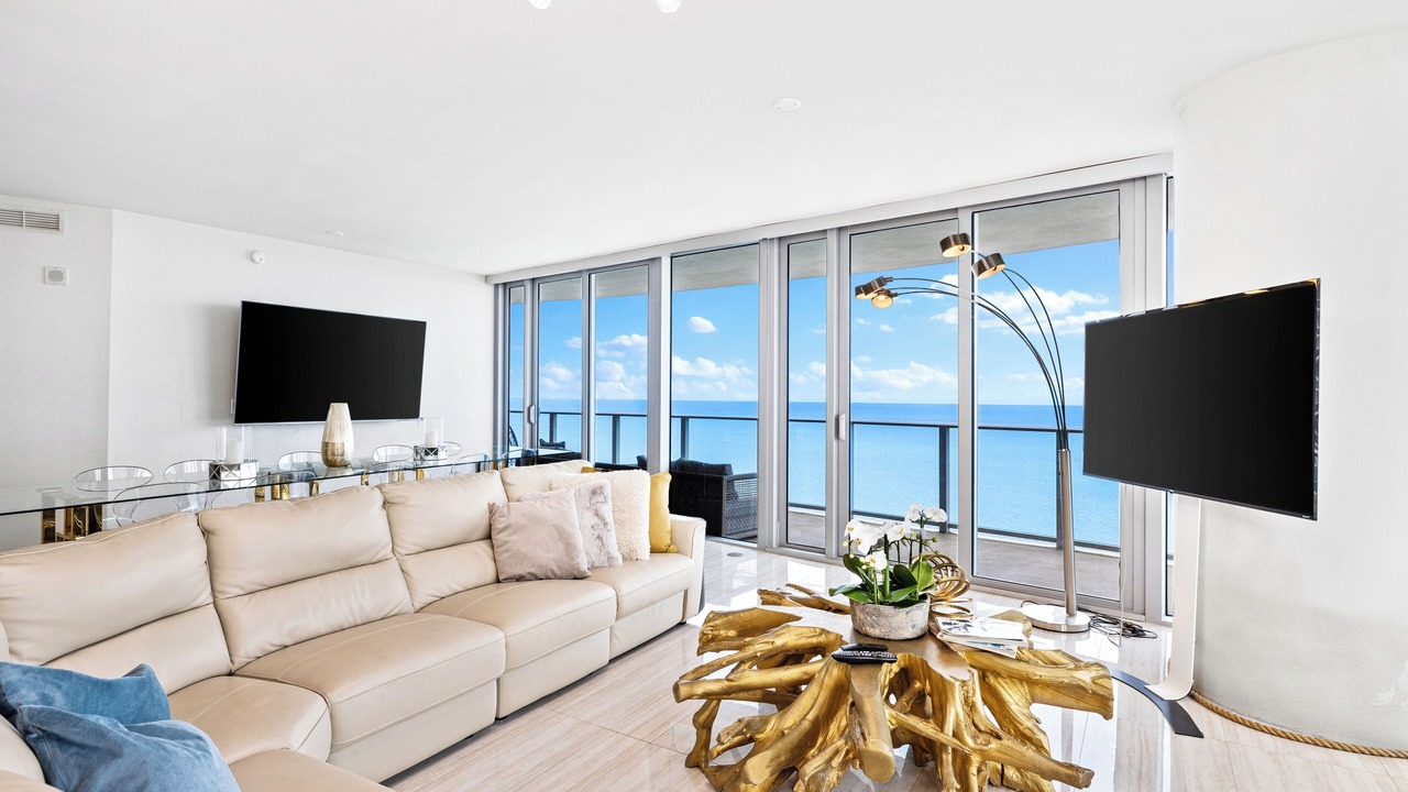 Photo of Livingroom in Hollywood South Central Beach