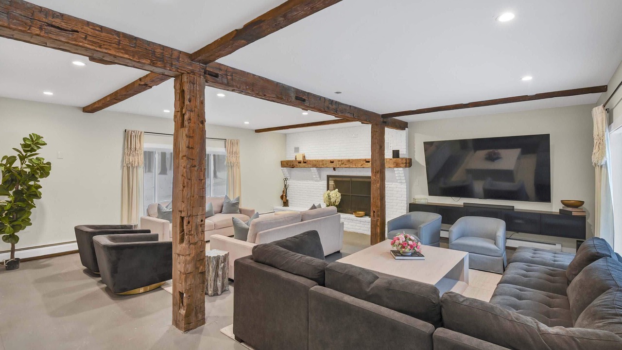 Photo of Livingroom in Thompson