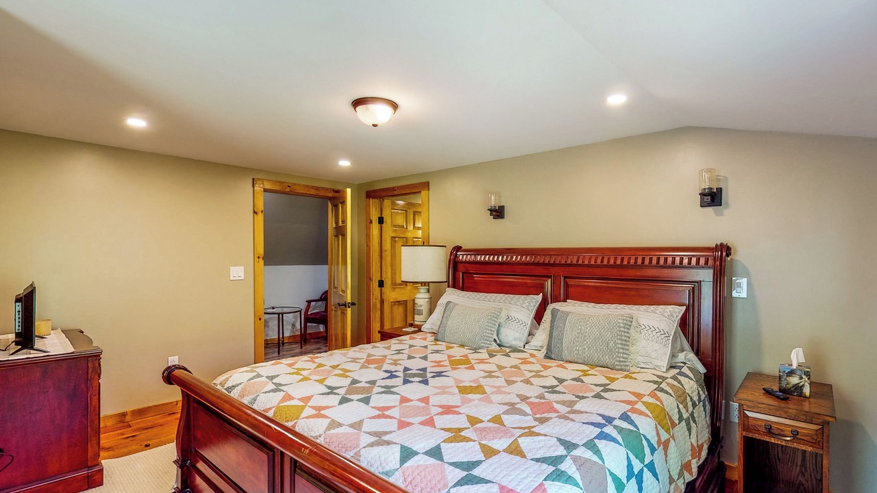 Photo of Bedroom in Roxbury