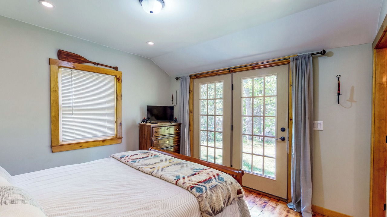 Photo of Bedroom in Roxbury