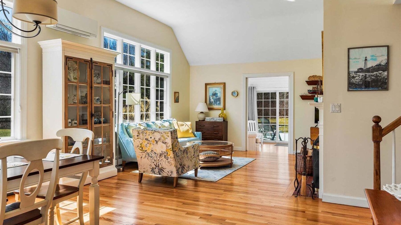 Photo of Livingroom in Yarmouth