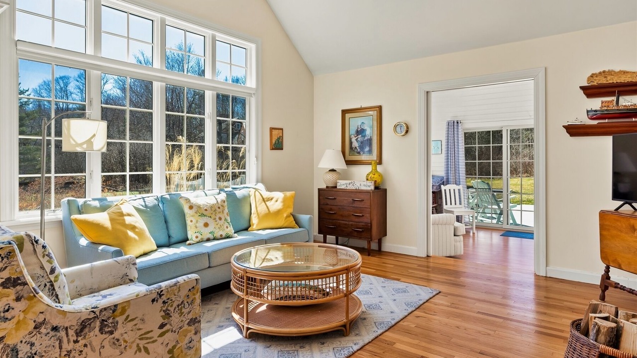 Photo of Livingroom in Yarmouth
