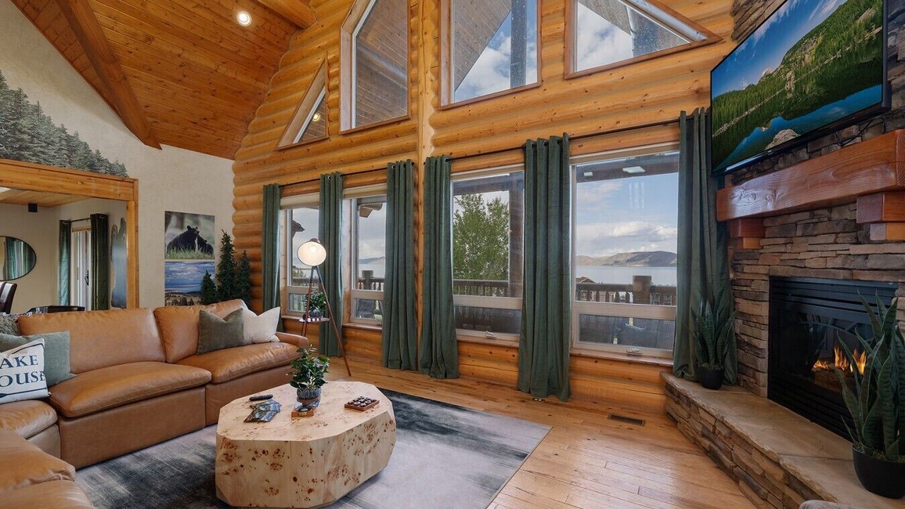 Photo of Livingroom in Cherimoya Hill