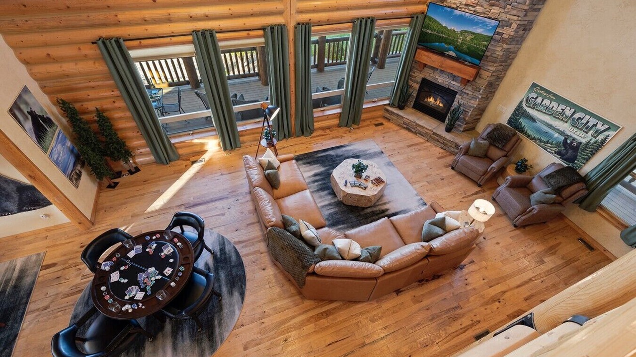 Photo of Livingroom in Cherimoya Hill