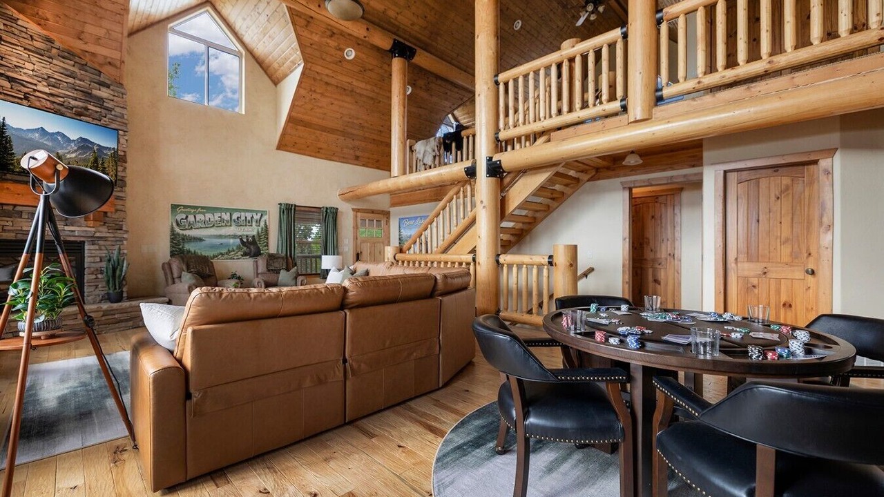 Photo of Livingroom in Cherimoya Hill
