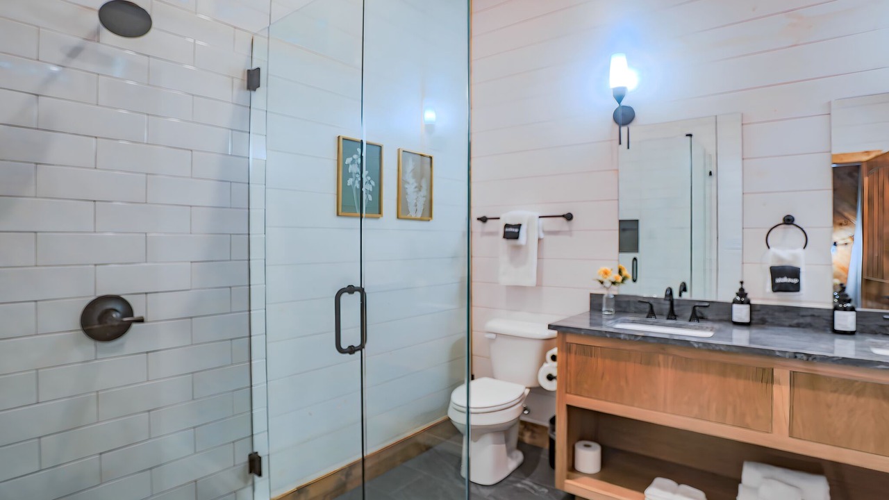 Photo of Bathroom in Broken Bow