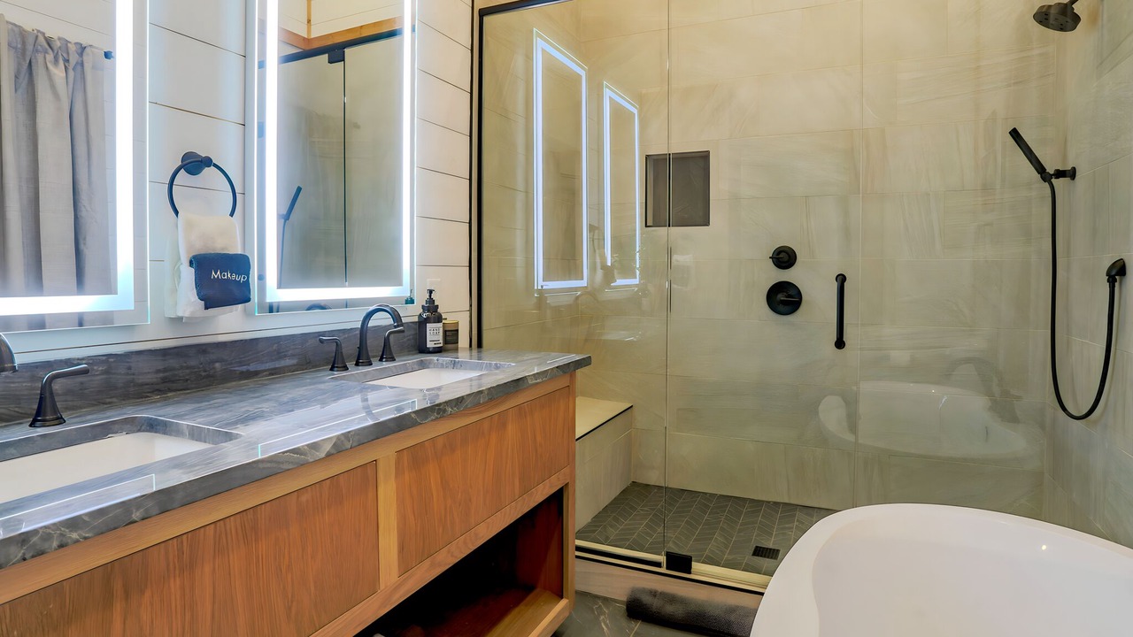 Photo of Bathroom in Broken Bow