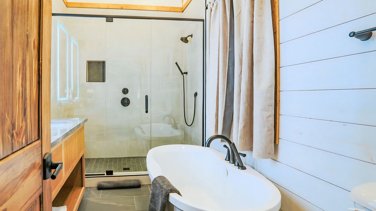 Photo of Bathroom in Broken Bow
