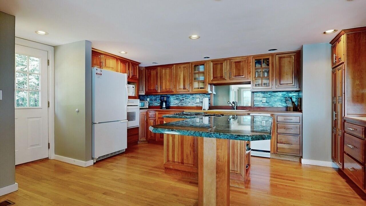 Photo of Kitchen in Center Lovell