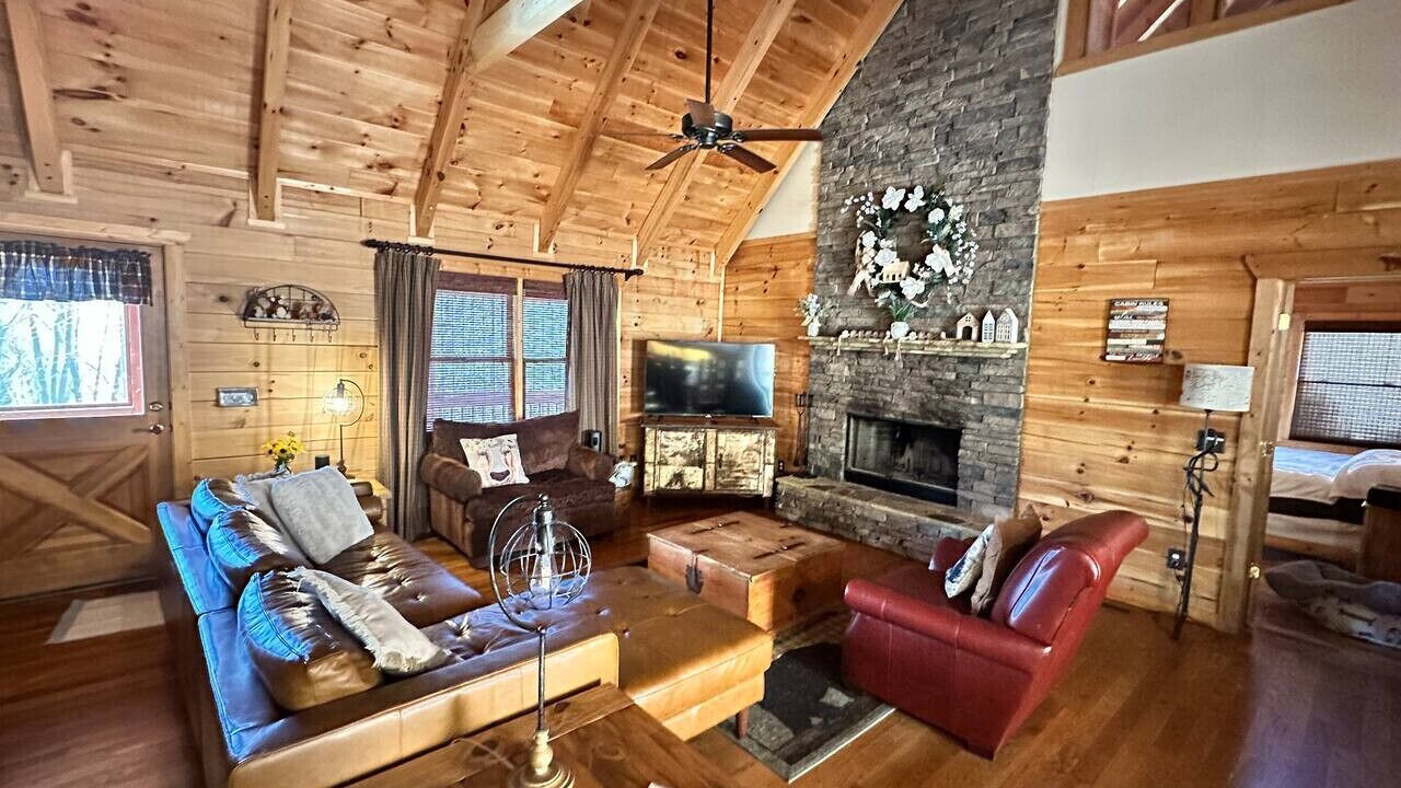Photo of Livingroom in Dahlonega