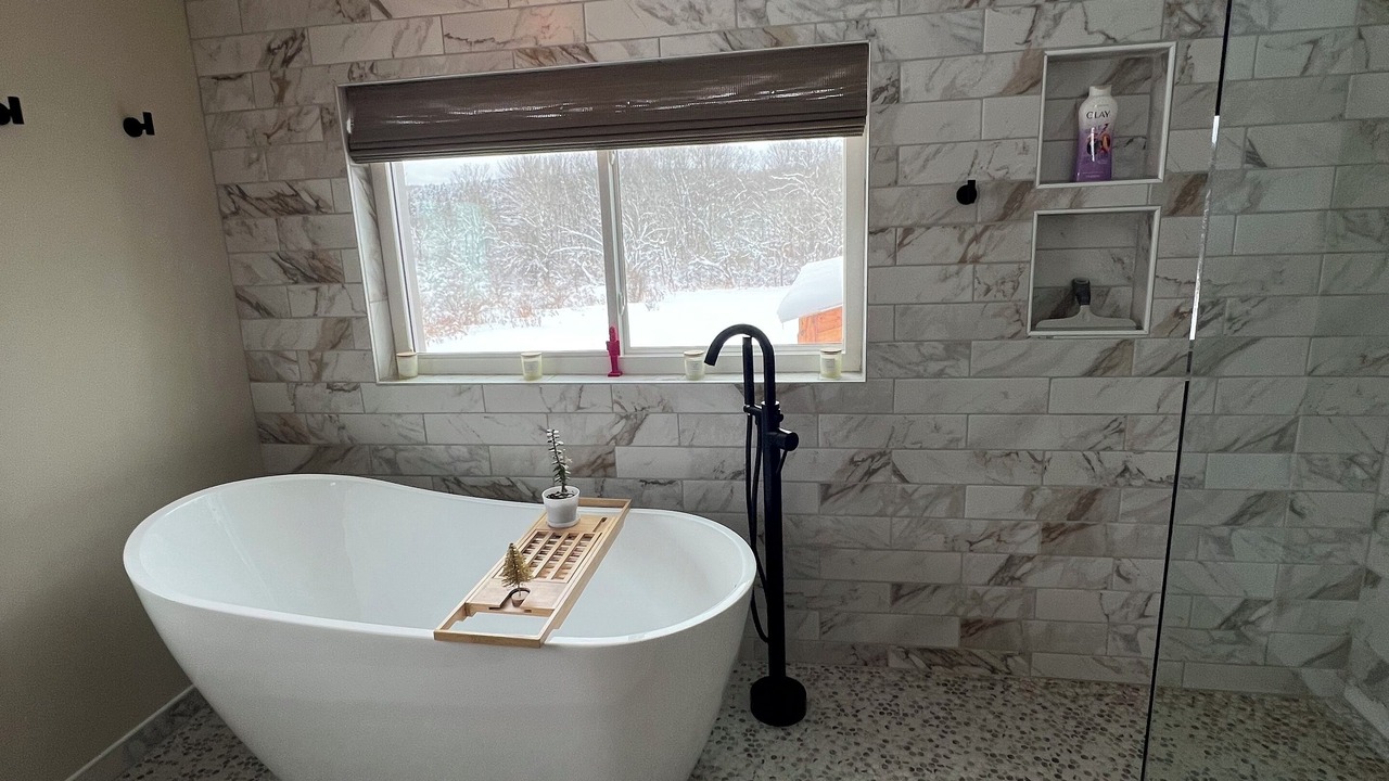 Photo of Bathroom in Farmersville Station