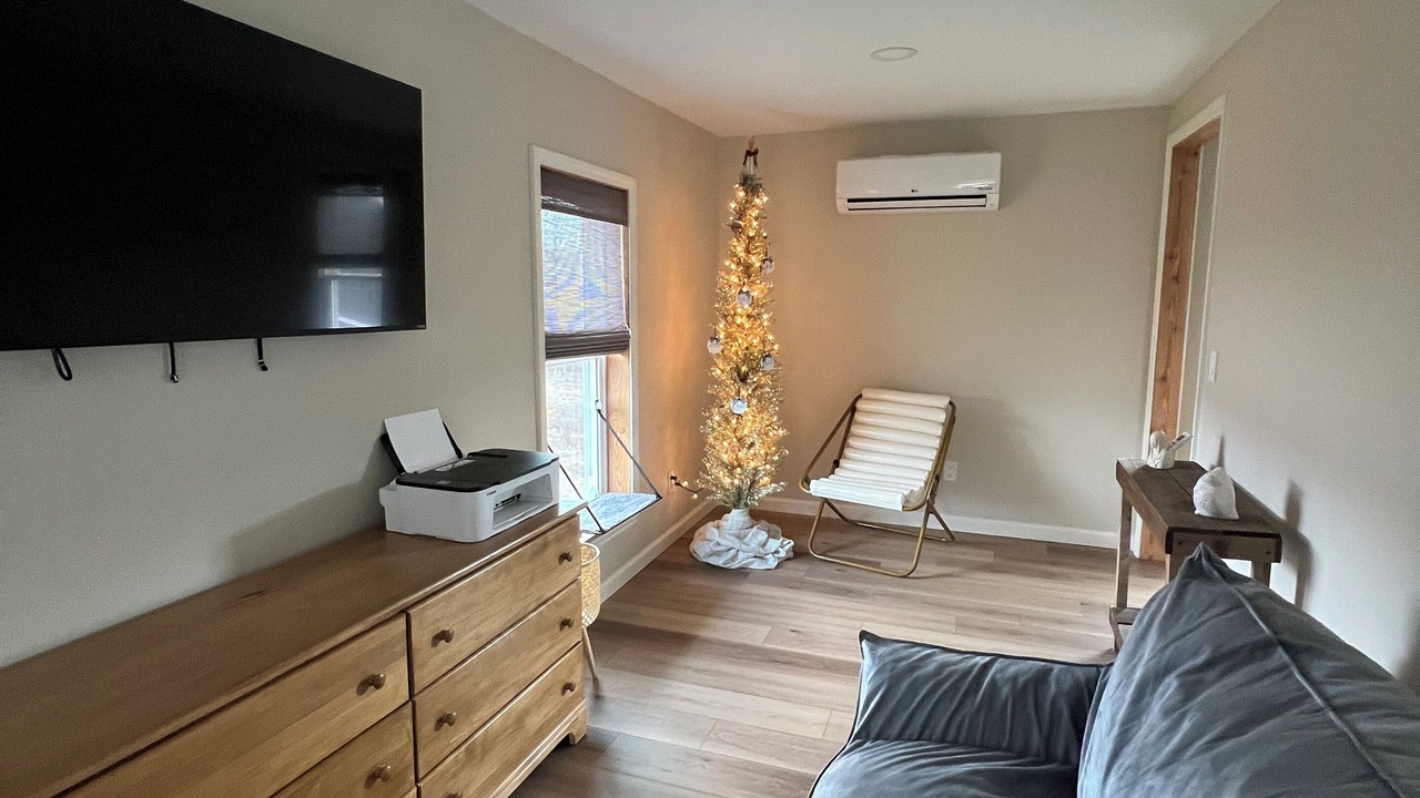 Photo of Livingroom in Farmersville Station