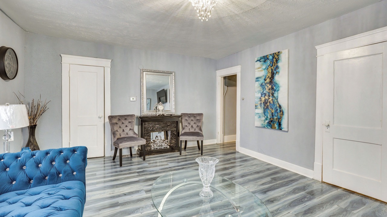 Photo of Livingroom in Canton