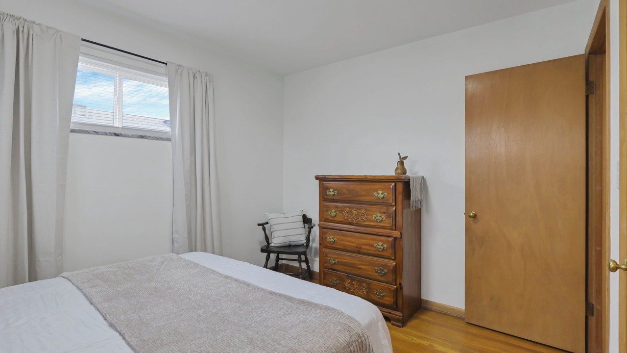 Photo of Bedroom in Sharon Heights