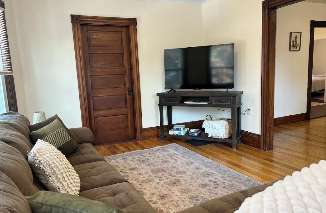 Photo of Livingroom in Oakland