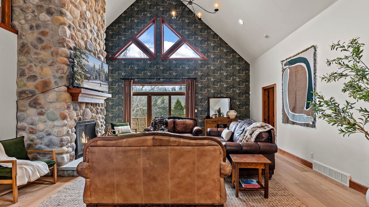 Photo of Livingroom in Ellicottville