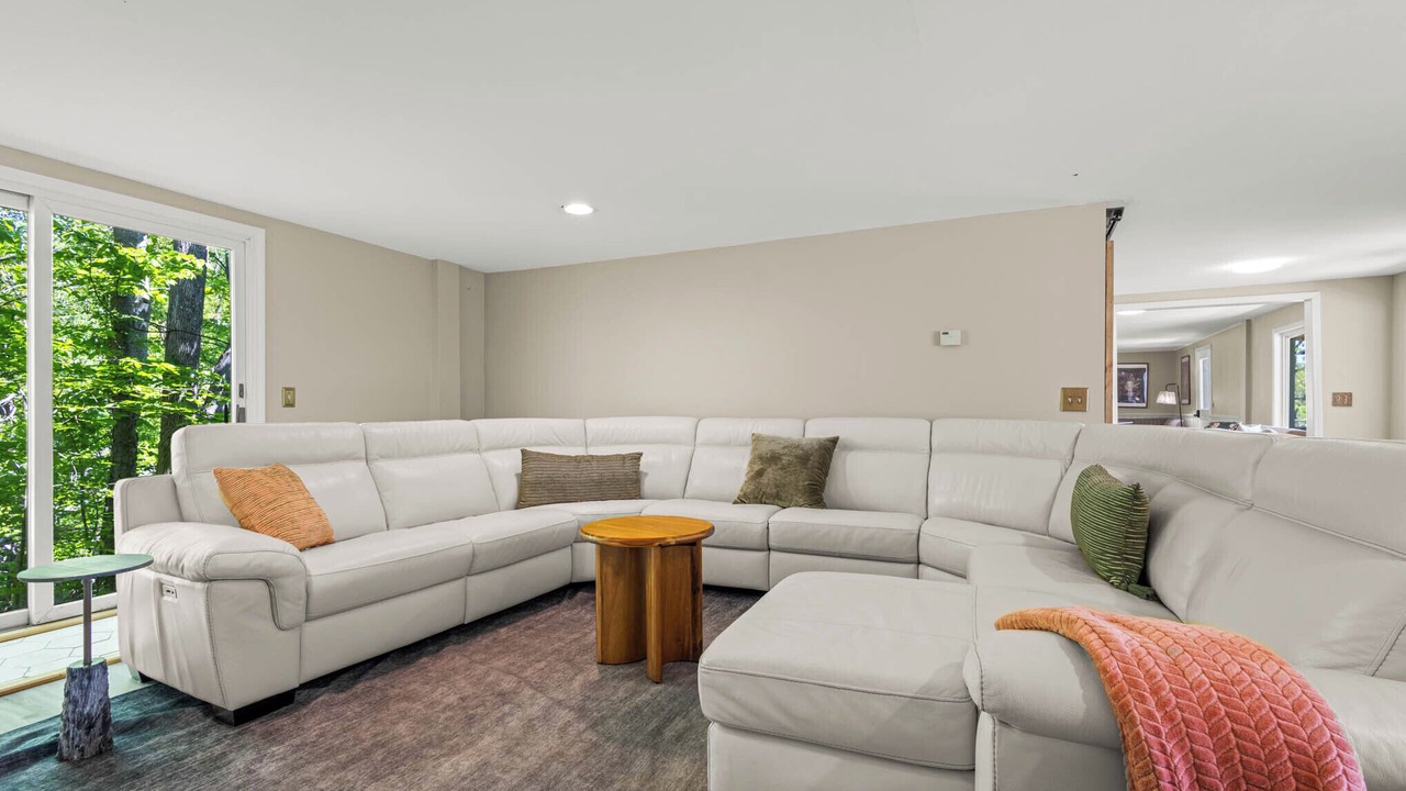 Photo of Livingroom in Town of Aurora