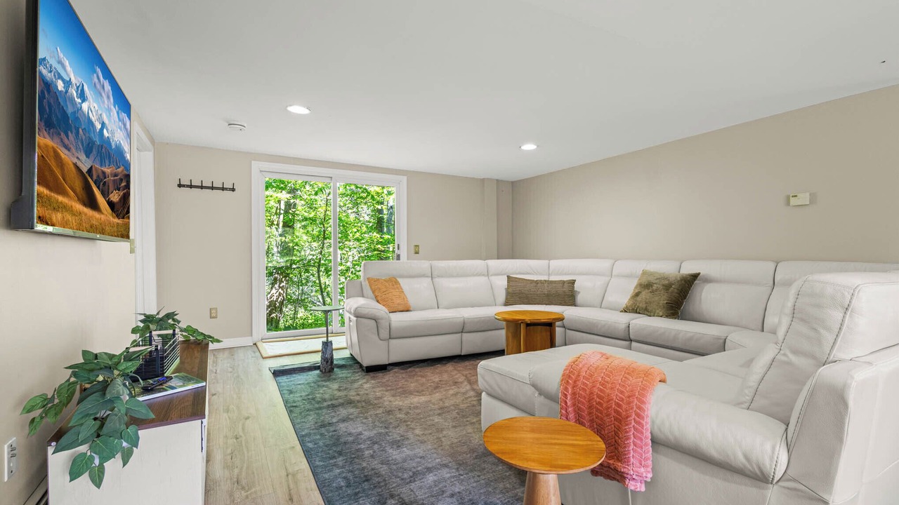 Photo of Livingroom in Town of Aurora
