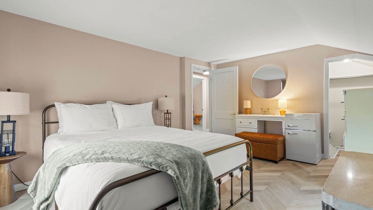 Photo of Bedroom in Town of Aurora