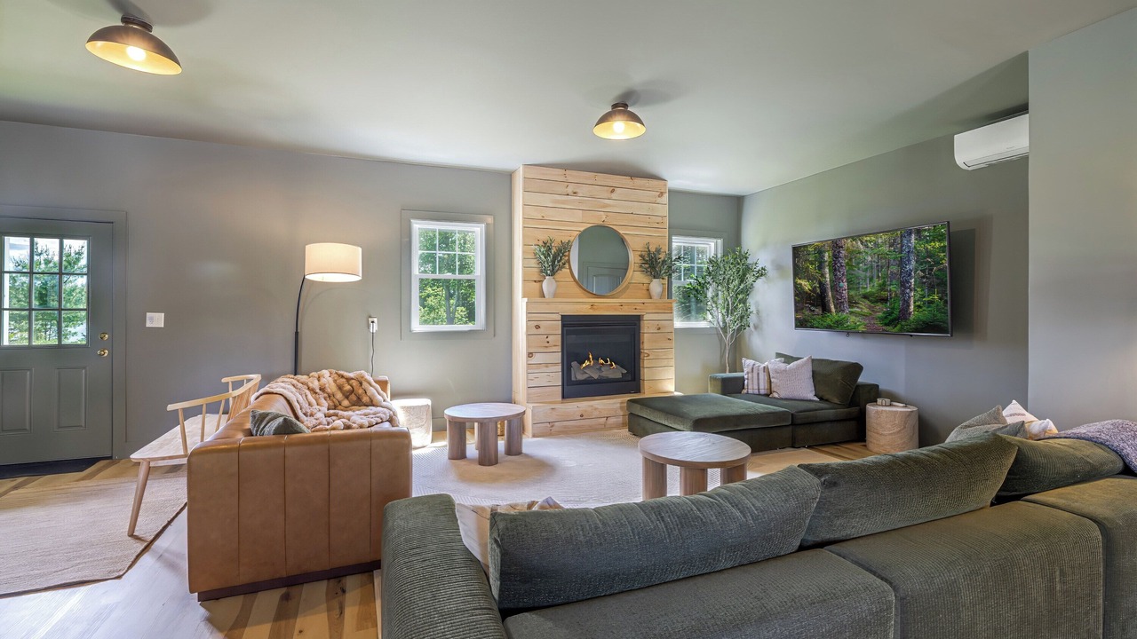 Photo of Livingroom in Lamoine