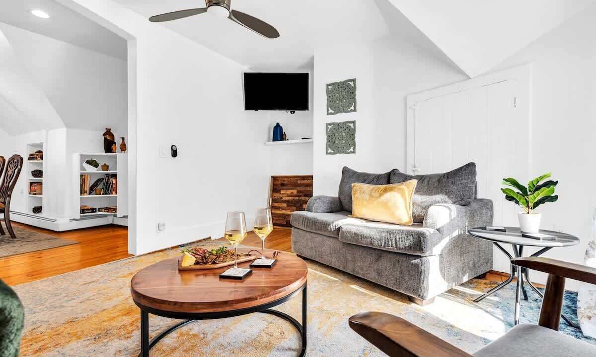 Photo of Livingroom in Oakdale
